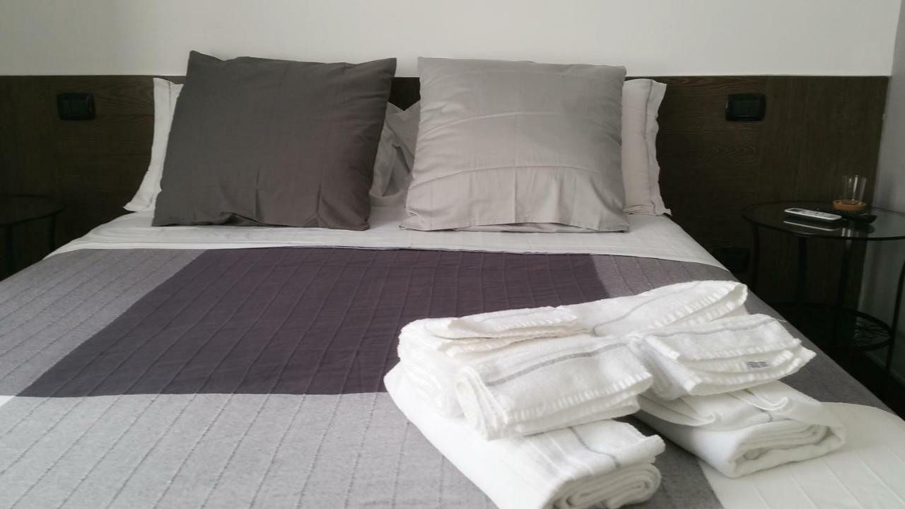 Centro Storico - Fermata Montesanto Hotell Napoli Eksteriør bilde